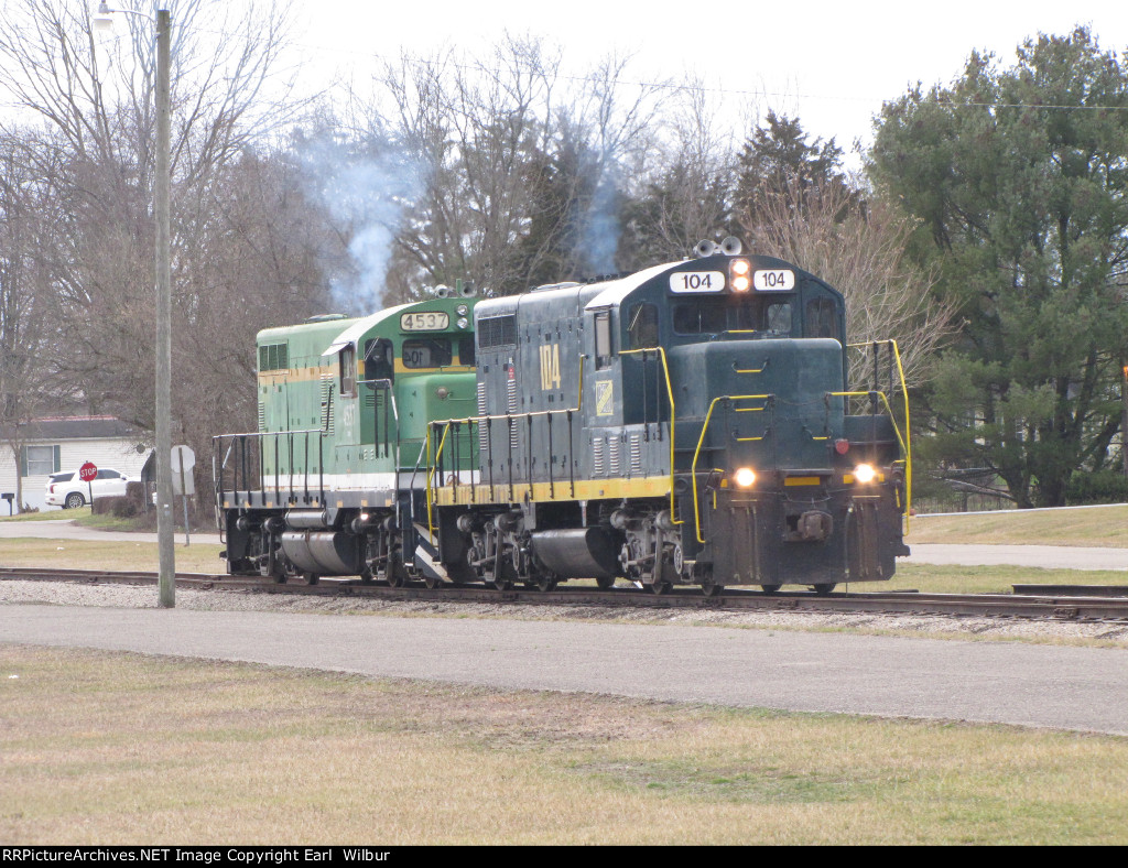 Ohio South Central Railroad (OCSR) 104 & 4537